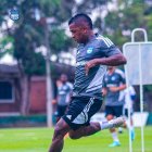 Miller Bolaños tuvo su primer entrenamiento con los azules en el Polideportivo de Samanes.