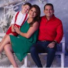 Liz Valarezo con su hijo Samuel y su esposo, Christian.