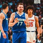 El basqtbolista celebras tras una de las remontadas más inesperadas.