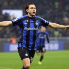 Matteo Darmian celebra luego de marcar el único tanto del Inter de Milán.
