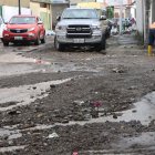 Personal de Urvaseo se encuentra en el lugar para hacer las labores de recolección de los sedimentos y residuos