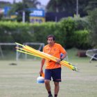 Macías era el primero en llegar y el último en irse de cada lugar de entrenamiento de la Mini-Tri. Al final celebró con ellos.