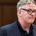 Alec Baldwin vive una pesadilla desde que mató por accidente a la directora de fotografía Halyna Hutchins.