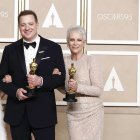 De izquierda a derecha, Ke Huy Quan, Óscar al mejor actor de reparto; Michelle Yeoh, mejor actriz protagonista; Brendan Fraser, mejor actor protagonista y Jamie Lee Curtis, mejor actriz de reparto.