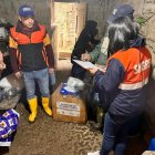 En Azuay, se atendió durante este domingo a cuatro familias afectadas por el sismo en la zona de Cañaribamba.