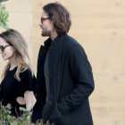 Angelina Jolie a la salida del restaurante donde permanecieron tres horas.