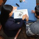 Es importante que las parejas hablen con frecuencia sobre la economía de su hogar.