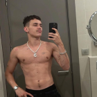 Aron Piper tiene 26 años.