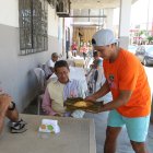 Cristhian Franco organizó una feria de comida para conseguir recursos.