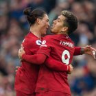 Liverpool (United Kingdom), 31/12/2013.- Liverpool"s Roberto Firmino (R) celebrates after scoring the equalizer during the English Premier League soccer match between Liverpool and Arsenal at Anfield in Liverpool, Britain, 09 April 2023. (Reino Unido) EFE/EPA/PETER POWELL EDITORIAL USE ONLY. No use with unauthorized audio, video, data, fixture lists, club/league logos or "live" services. Online in-match use limited to 120 images, no video emulation. No use in betting, games or single club/league/player publications