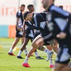Aunque Nicolás Otamendi entrenó, no podrá jugar con el Benfica.