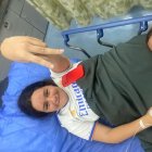 Poly junto a su madre.