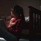 Hecho. Son más los jóvenes que los adultos quienes padecen de soledad no deseada en España.