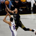 Curry fue el MVP del partido ante Sacramento.