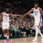 James Harden y Joel Embiid lideraron la victoria de los Sixers.