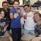 El grupo de teatro Ellos es el gestor de esta actividad programada para festejar a las madres.