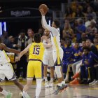 Curry logró 27 puntos para encaminar la victoria de su equipo.