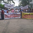 Decenas de bananeros se reunieron en las afueras del Ministerio de Agricultura