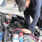 El aire acondicionado del vehículo debe ser chequeado una vez al año.