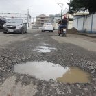 Los daños en las calles se han acentuado con las lluvias.