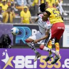 Aucas, el actual campeón del torneo nacional perdió 2-0 en casa.
