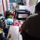 La mujer quedó sin signos vitales dentro del inmueble.