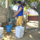 Efecto. Diferentes ciudadanos se abastecieron del líquido desde ayer.