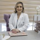 La doctora Cedeño sostiene que para ella es imprescindible conversar con sus pacientes para elaborar una correcta historia clínica.