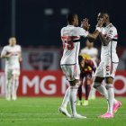 AME5271. SAO PAULO (BRASIL), 08/06/2023.- Jugadores de Sao Paulo celebran un gol hoy, en un partido de fase de grupos de la Copa Sudamericana entre Sao Paulo y Deportes Tolima, en el estadio Morumbi, en Sao Paulo (Brasil). EFE/ Isaac Fontana