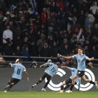 Jugadores de Uruguay celebran al ganar la final de la Copa Mundial de Fútbol sub-20 ante Italia.