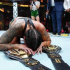 La brasilera se convirtió en la primera luchadora en ser campeona en dos divisiones simultáneamente, peso gallo y del peso pluma, se marcha tras brindar un nuevo triunfo a sus seguidores.