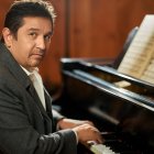 Pablo Aguirre plasma su talento en la película Bringing back Christmas, que será proyectada en los cines en noviembre de este año.

“Es una comedia, con un enfoque respetuoso de la Navidad, y lo que vivieron María y José”.