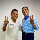 El doctor Tito Tomalá junto a Yaku Pérez, ambos son auspiciados por la misma alianza electoral.