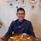 Chef.- Cristian Arroba, cocinero ecuatoriano, con la opción de ir al concurso de la paella en Valencia.