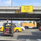 La situación en la avenidas Las Esclusas dificulta el paso seguro de quienes transitan por el sector.