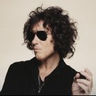 Enrique Ortiz de Landázuri ,​ más conocido como Enrique Bunbury o simplemente Bunbury, es un cantante, compositor y músico español.