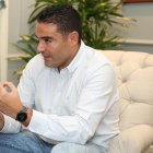 Alcalde de Samborondón, en su segunda administración. Es ingeniero en Ciencias Empresariales, graduado en la Universidad de Especialidades Espíritu Santo (UEES