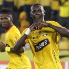 -FOTODELDÍA- AME2427. GUAYAQUIL (ECUADOR), 11/07/2023.- Janner Corozo de Barcelona celebra su gol hoy, en un partido de la Copa Sudamericana entre Barcelona SC y Estudiantes en el estadio Monumental en Guayaquil (Ecuador). EFE/ Jonathan Miranda