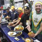 Huecas. Los distintos participantes de la feria comenzaron a exponer desde ayer la variedad de platos que ofrecen para deleitar el paladar del público.