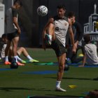Los Angeles (United States), 24/07/2023.- FC Barcelona"s Robert Lewandowski during a training session at LA Memorial Coliseum in Los Angeles, California, USA, 24 July 2023. FC Barcelona is in the US for their 2023 preseason tour which will play a match in Los Angeles against Arsenal on 26 July 2023. EFE/EPA/ALLISON DINNER