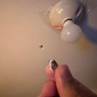 Evidencia: La bala ingresó a la vivienda por el techo y cayó en un dormitorio ubicado en la planta alta.