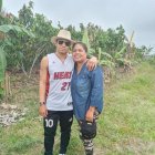 Jefferson Montero junto a su madre Nelly Vite en una de sus últimas visitas a Los Ríos.