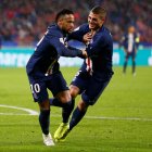 Fútbol - Ligue 1 - Olympique Lyonnais v Paris St Germain - Estadio Groupama, Lyon, Francia - 22 de septiembre de 2019 Neymar de Paris St Germain celebra su primer gol Marco Verratti REUTERS / Emmanuel Foudrot FÚTBOL-FRANCIA-LYO-PSG / REPORT |




Soccer Football - Ligue 1 - Olympique Lyonnais v Paris St Germain - Groupama Stadium, Lyon, France - September 22, 2019 Paris St Germain"s Neymar celebrates scoring their first goal Marco Verratti REUTERS/Emmanuel Foudrot SOCCER-FRANCE-LYO-PSG/REPORT