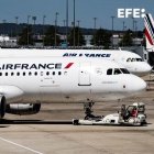 Terminal.- En la pista de un aeropuerto naves de Air France.