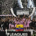 La bandera de Ecuador fue la única que se vio flamear en los festejos del Inter Miami tras conseguir la Leagues Cup.