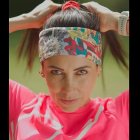 Fitness. La candidata correísta arregla su mejor peinado de influencer.