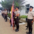 Acto.Durante la entrega de una obra en Simón Bolívar, los policías no portaban chalecos antibalas.