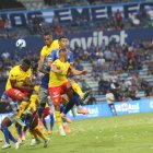 Disputa intensa la de este sábado 2 de septiembre entre Emelec y Aucas en el estadio George Capwell.
