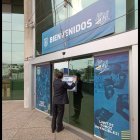 Los momentos en que se coloca el sticker de "clausurado" en las puertas de la FEF.