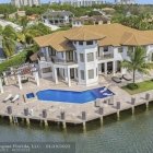 El astro del fútbol Lionel Messi compró recientemente esta casa de 10,75 millones de dólares en la comunidad Bay Colony de Fort Lauderdale, Florida.